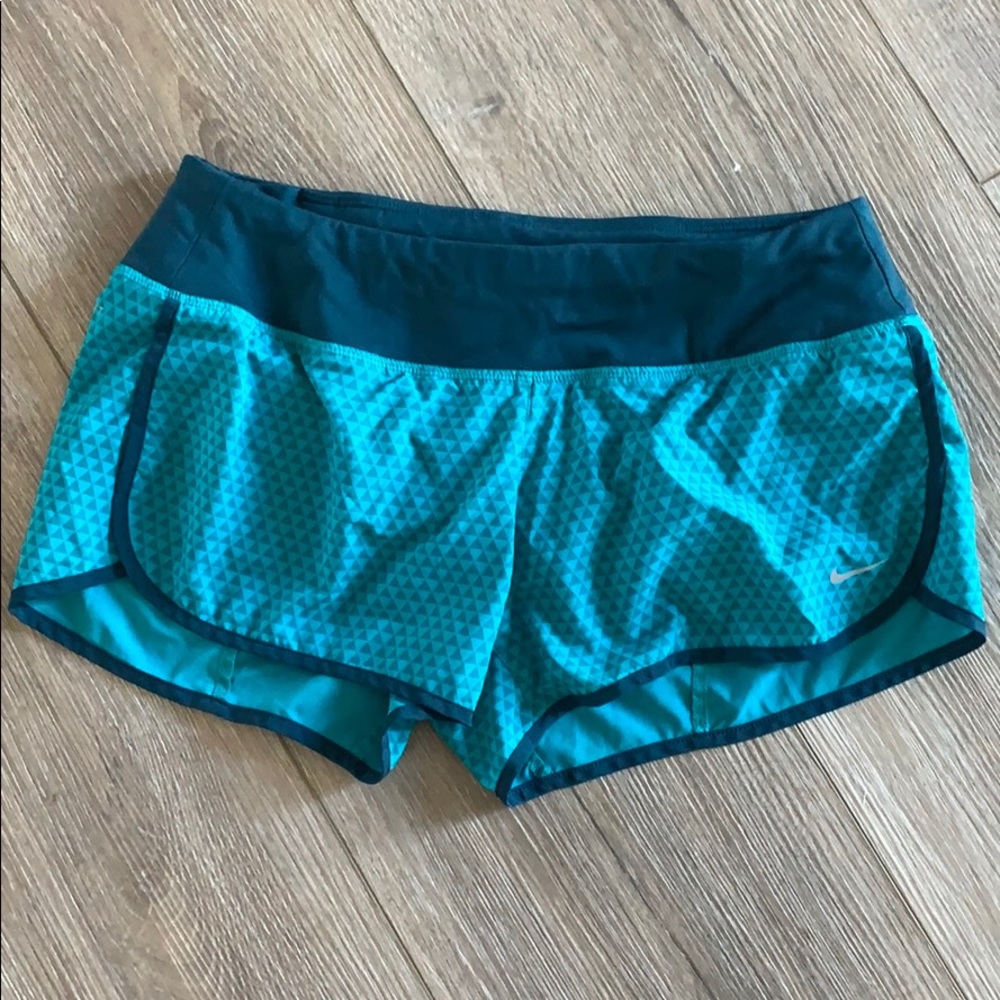 NIKE RUN SHORT